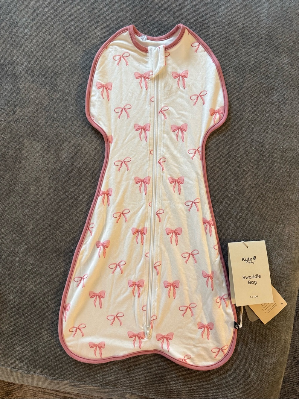 Kyte BABY White Swaddle with Pink Bow Trim